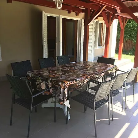 Hébergement de vacances Tieffapartmanhaz Balatonszarszo