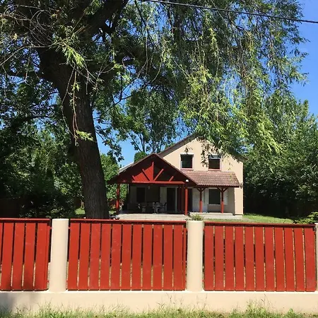 Hébergement de vacances Tieffapartmanhaz *