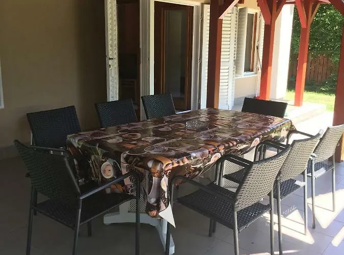 Casa vacanze Tieffapartmanház Balatonszarszo