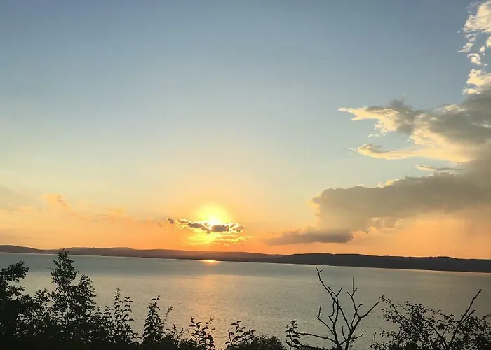 Tieffapartmanház Casa vacanze Balatonszarszo